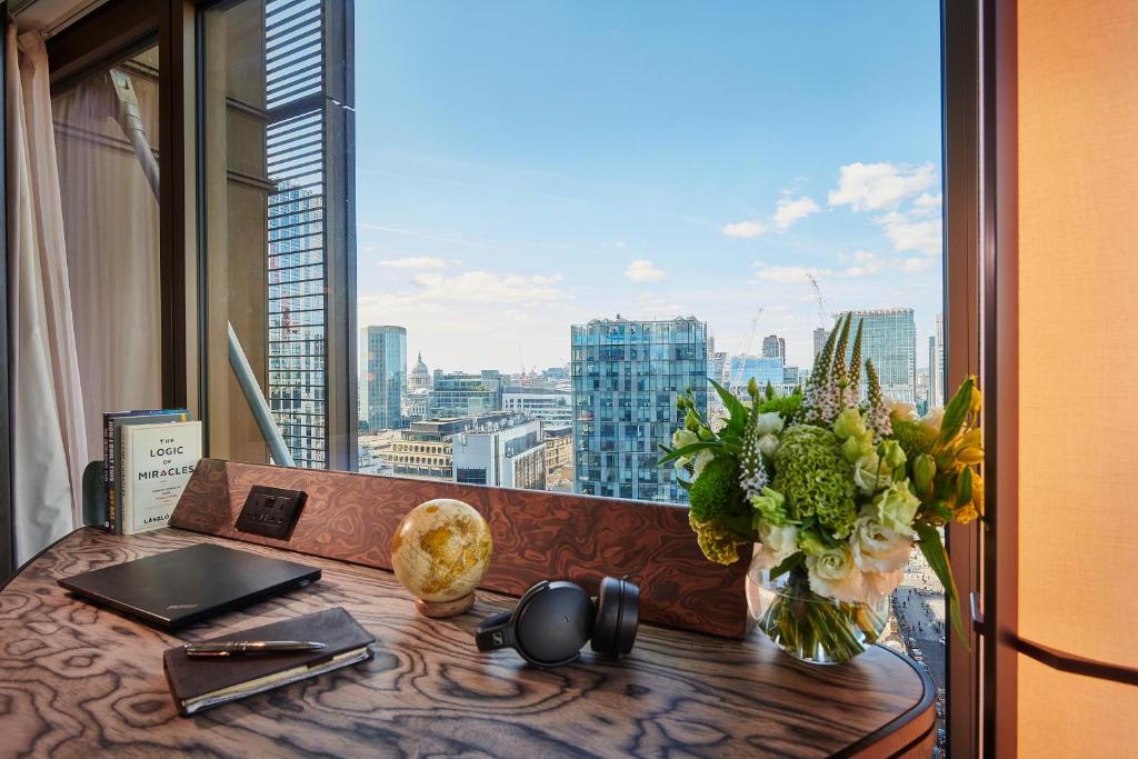 Devonshire Suite - Image 5