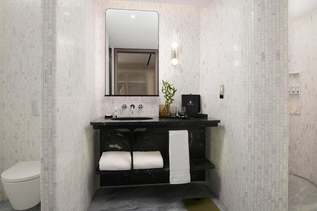 Double Room with Two Double Beds - Image 2