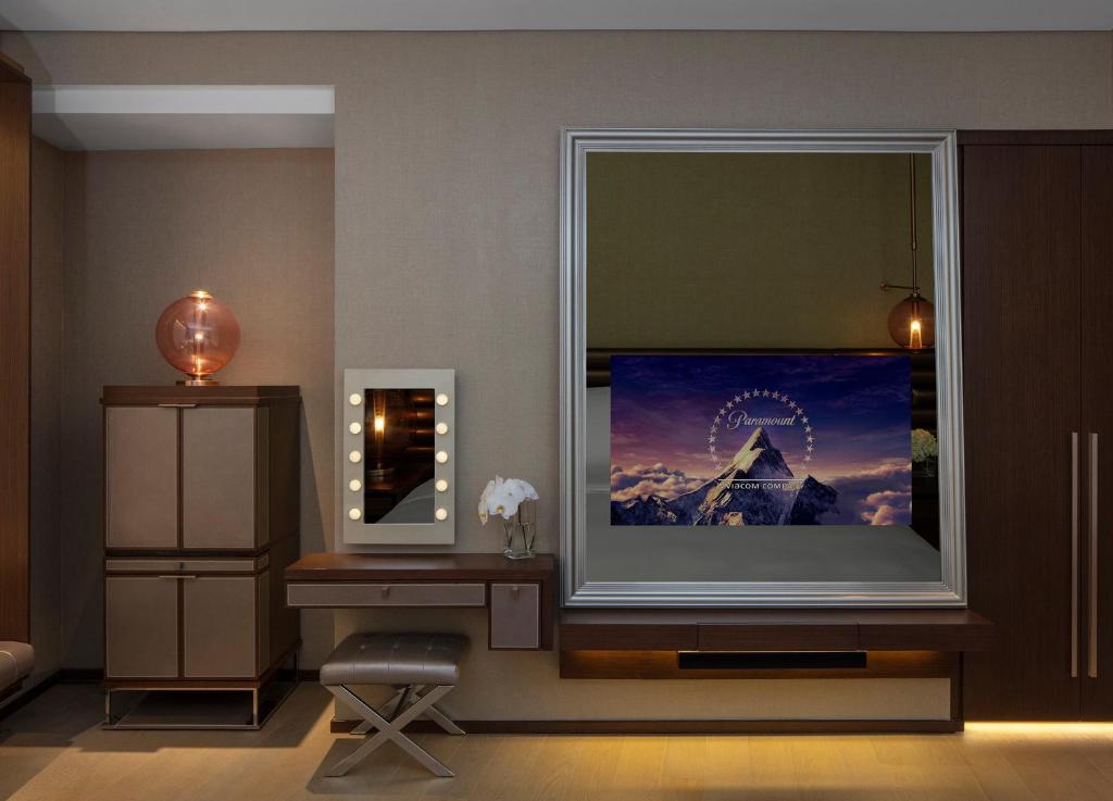 Family Room Downtown View - Image 2