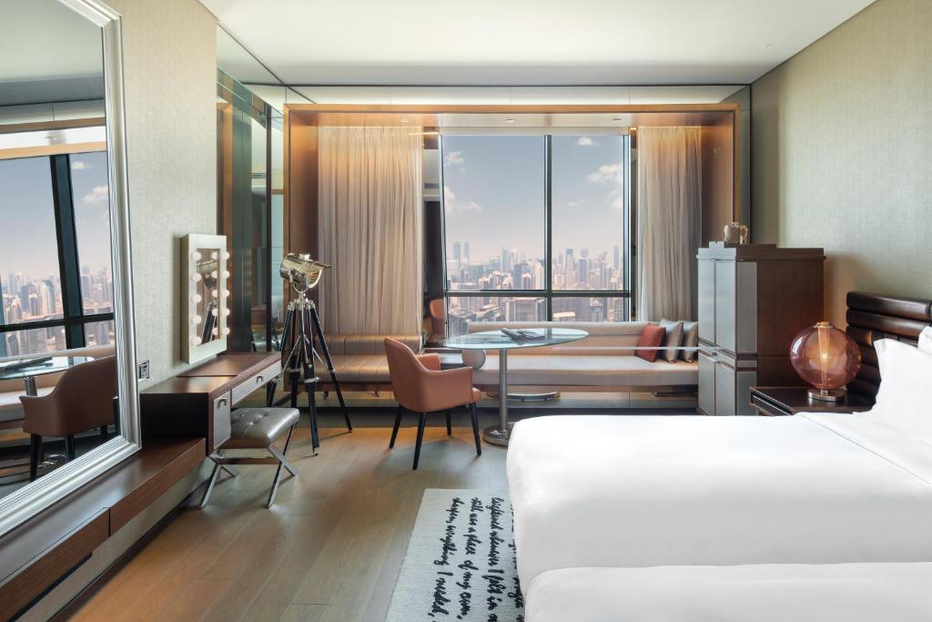 Family Room Downtown View - Image 5