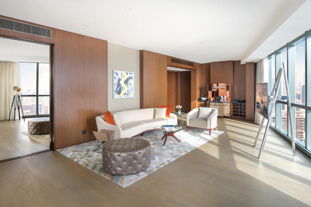 Paramount Suite - Image 11