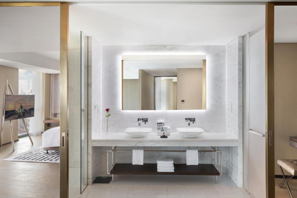 Paramount Suite - Image 6