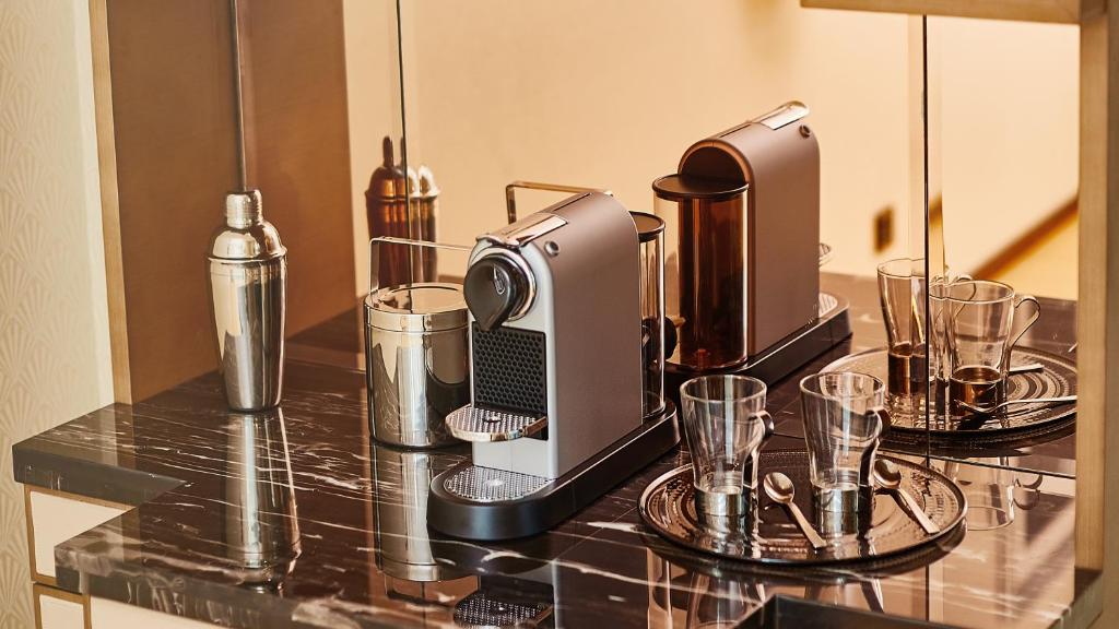 Silver Screen Suite - Image 2