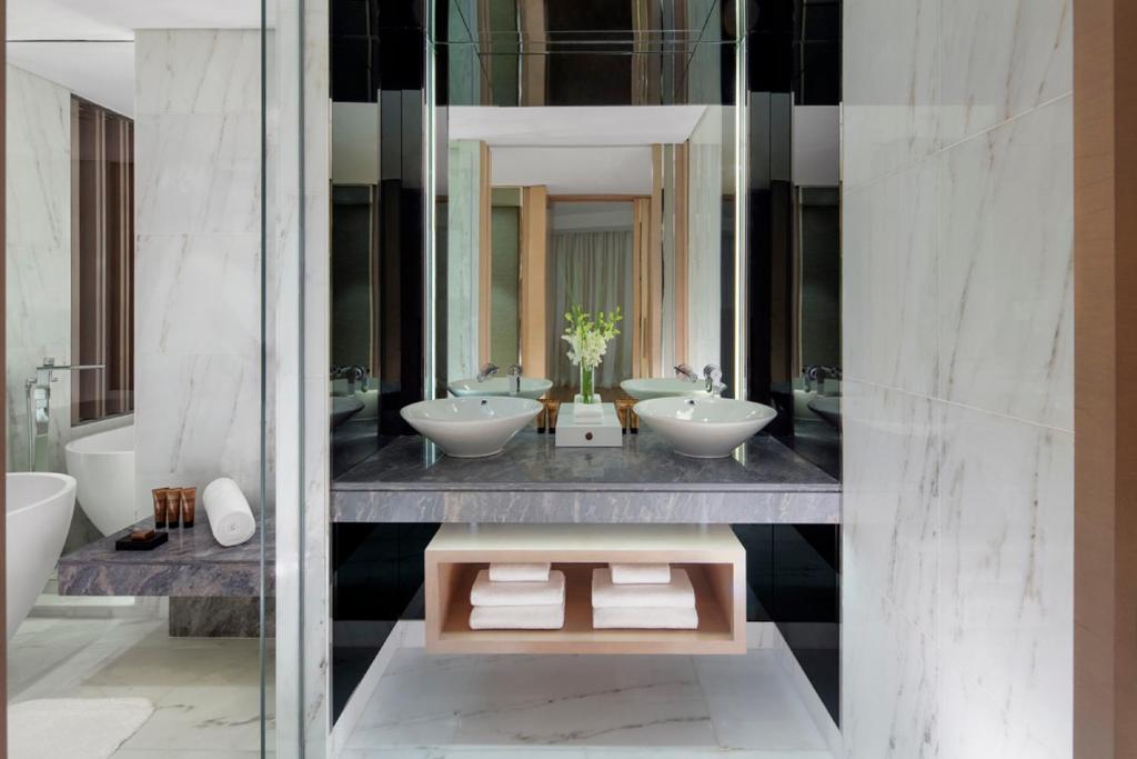 Silver Screen Suite - Image 3