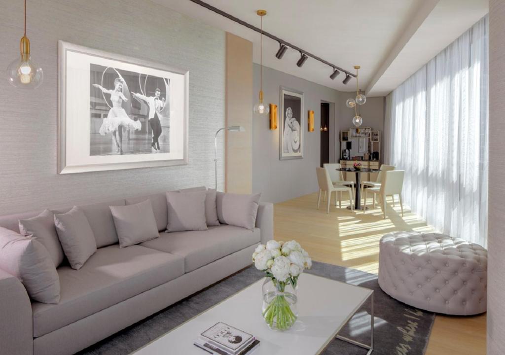 Silver Screen Suite - Image 5