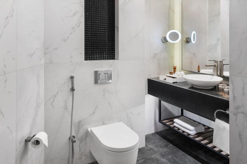 Co-Star Suite - Image 1