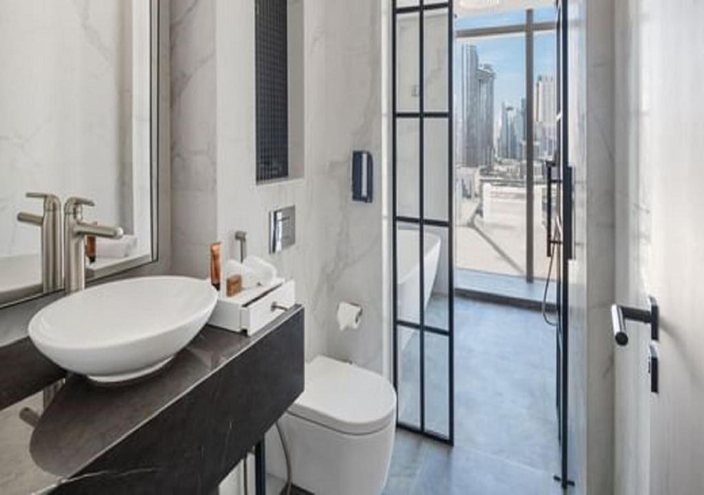 Co-Star Suite - Image 2