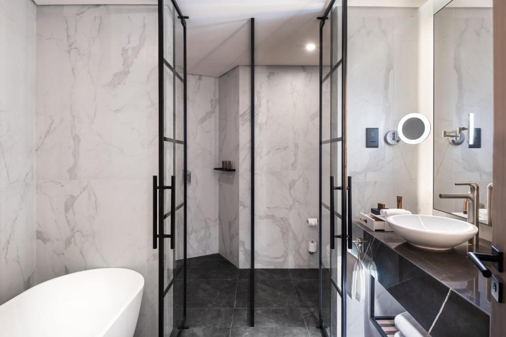 Paramount Suite - Image 2