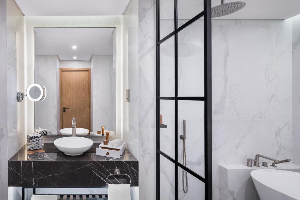 Scene Coastal Room - Image 1