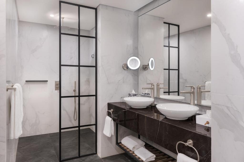 Scene Room City View - Image 3