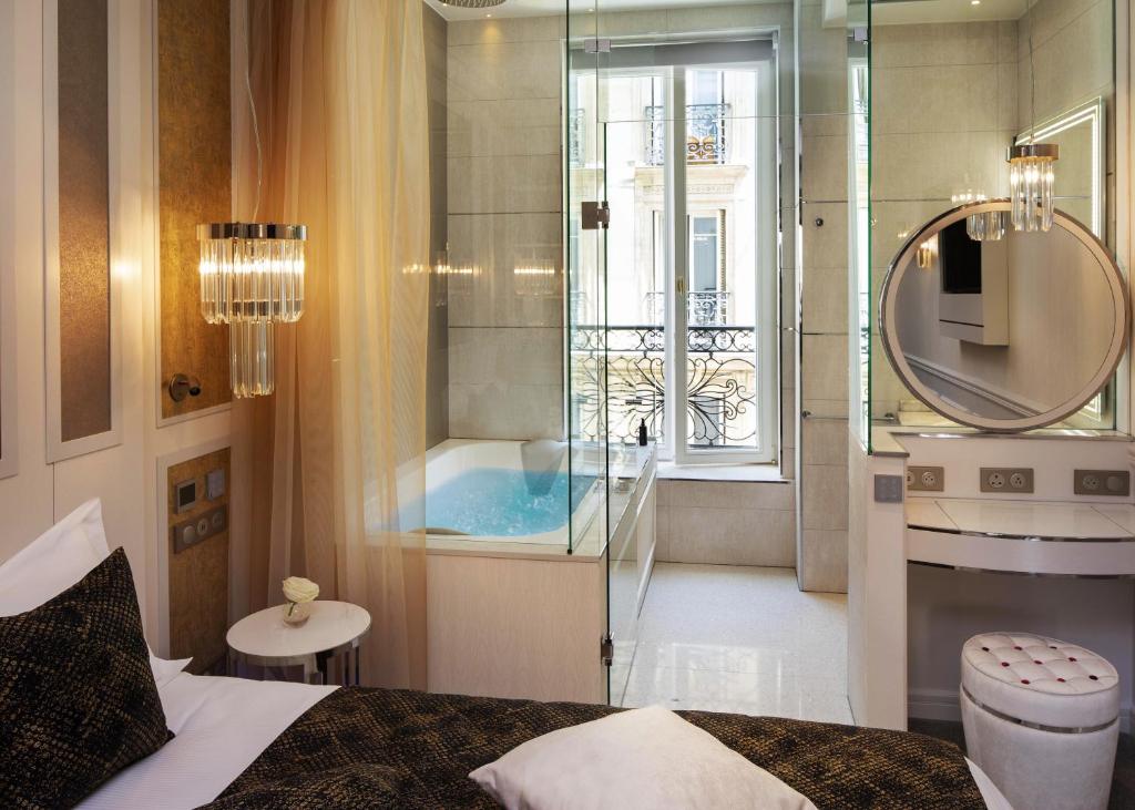 Classic Room - Elegant with Jacuzzi - Image 2