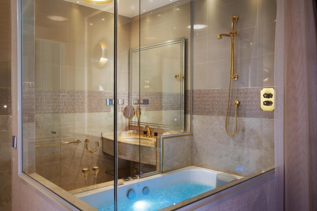 Deluxe Room - Passion with Jacuzzi - Image 1