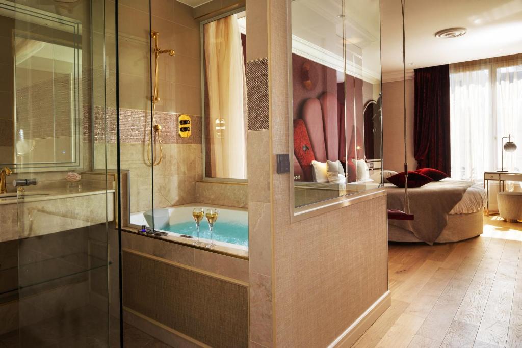Deluxe Room - Passion with Jacuzzi - Image 2