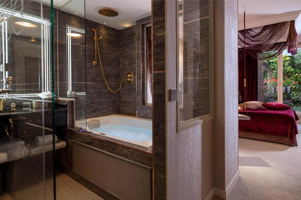 Deluxe Room - Precious with Jacuzzi - Image 1