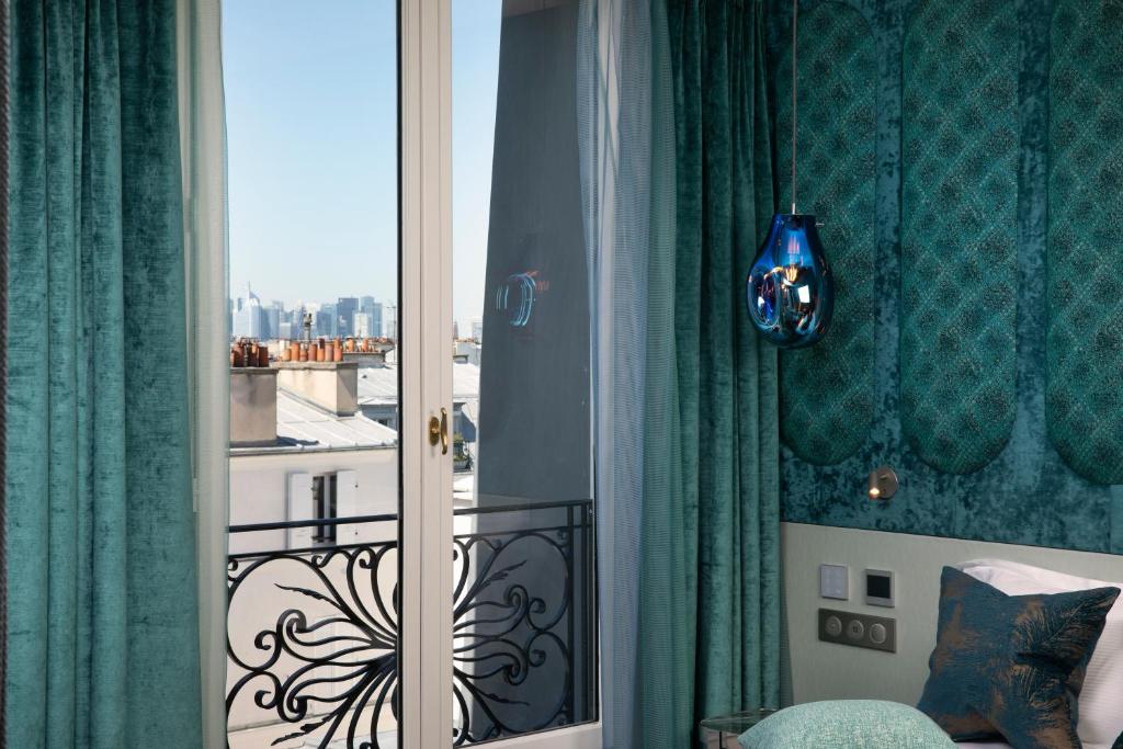 Superior Room - Boudoir with Jacuzzi - Image 3