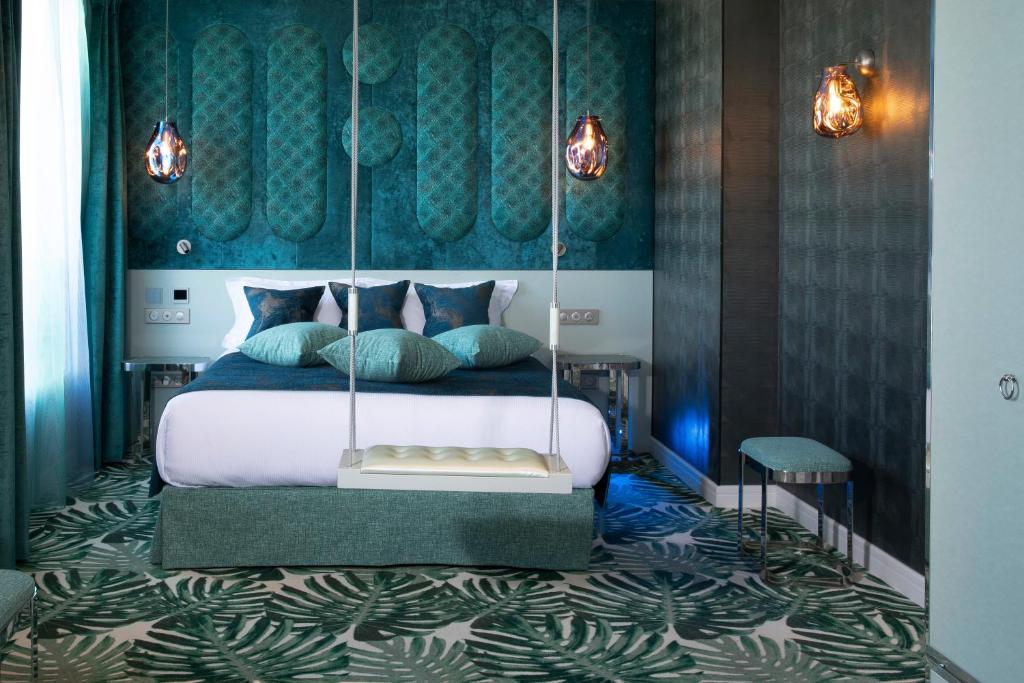 Superior Room - Boudoir with Jacuzzi - Image 4