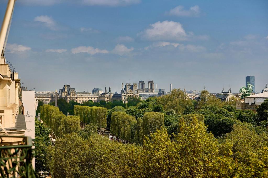 King Room with Champs Elysées View - Image 1