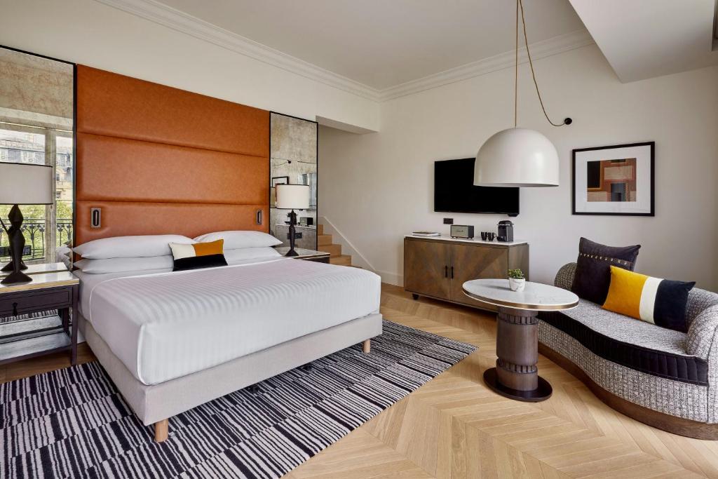 King Room with Champs Elysées View - Image 3