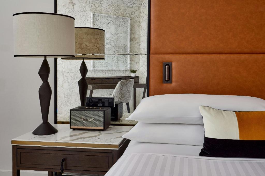 King Room with Champs Elysées View - Image 5