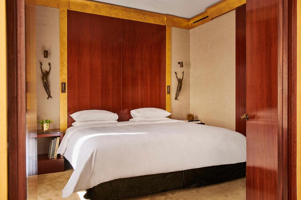 Executive Suite with Paix View - Image 3