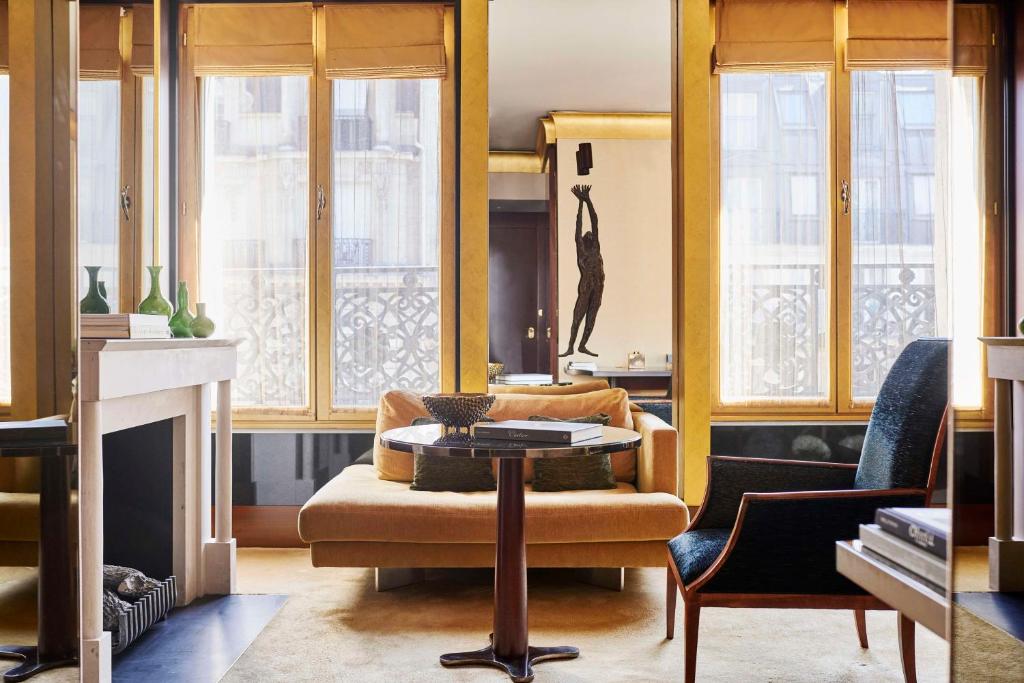 Executive Suite with Paix View - Image 4