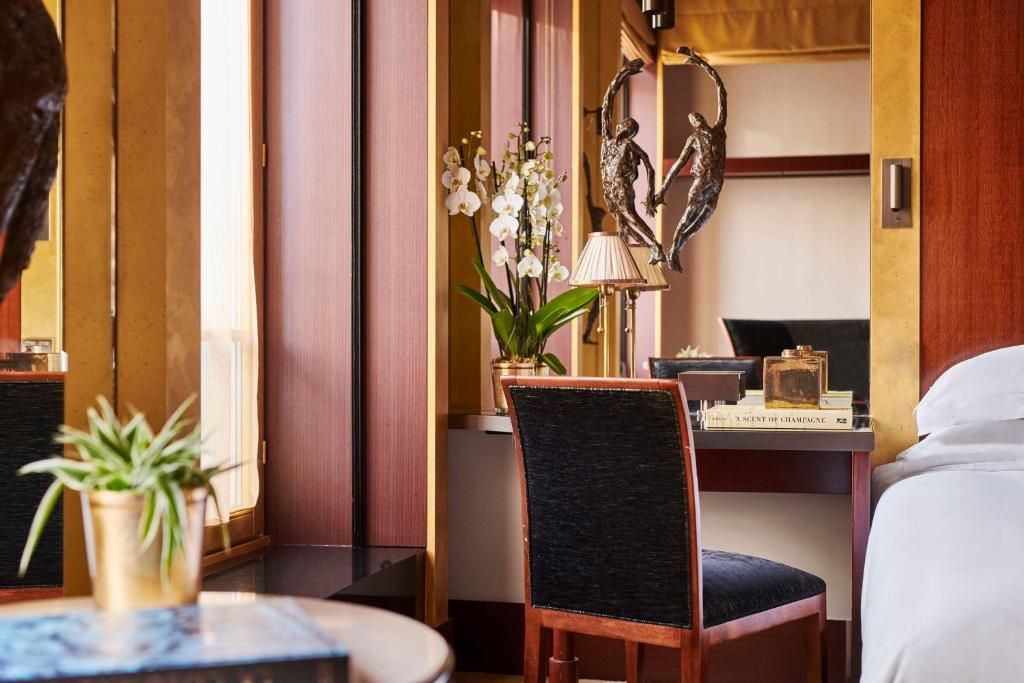Family Room - Image 2