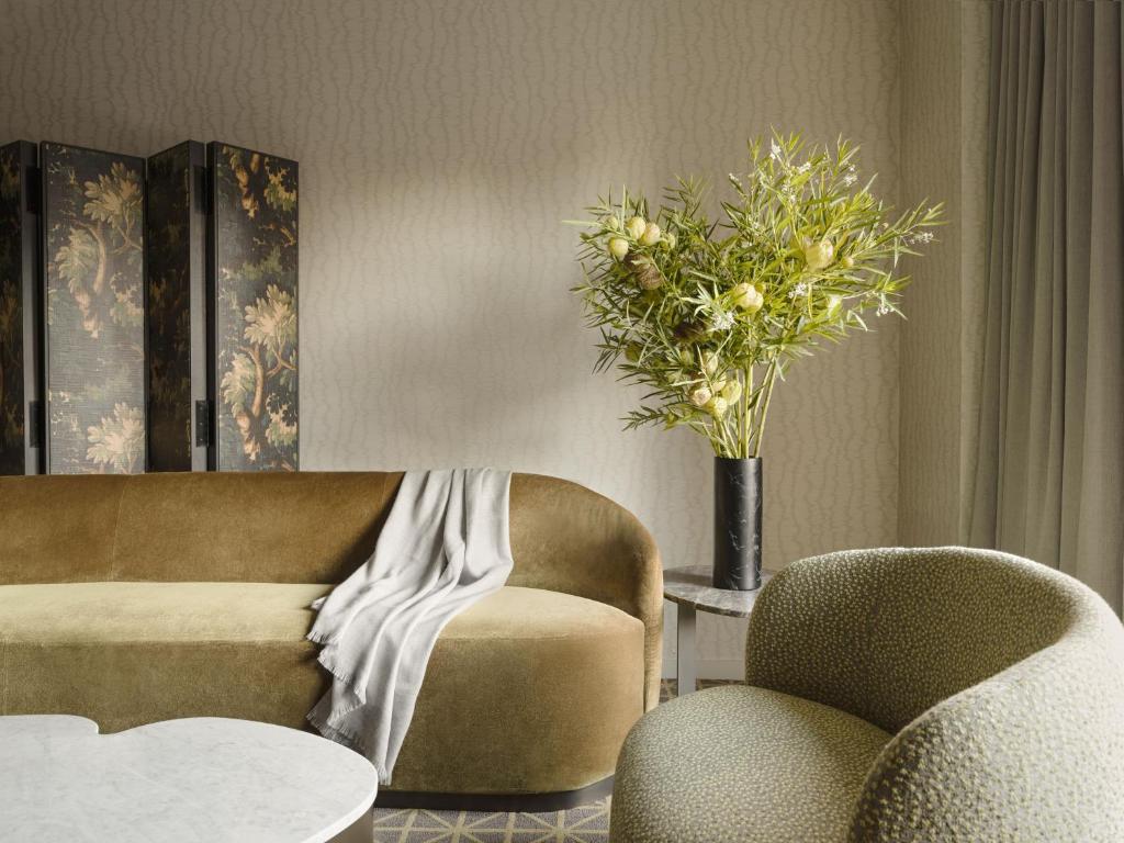 One-Bedroom Suite - Image 8