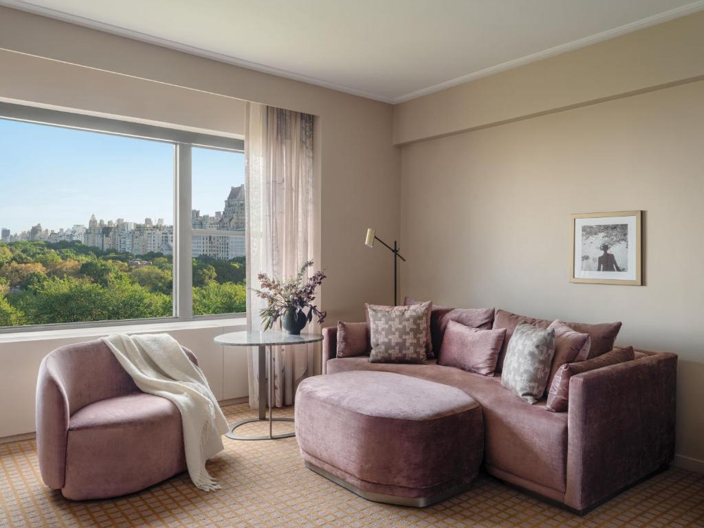 Panoramic Park View Studio Suite - Image 7