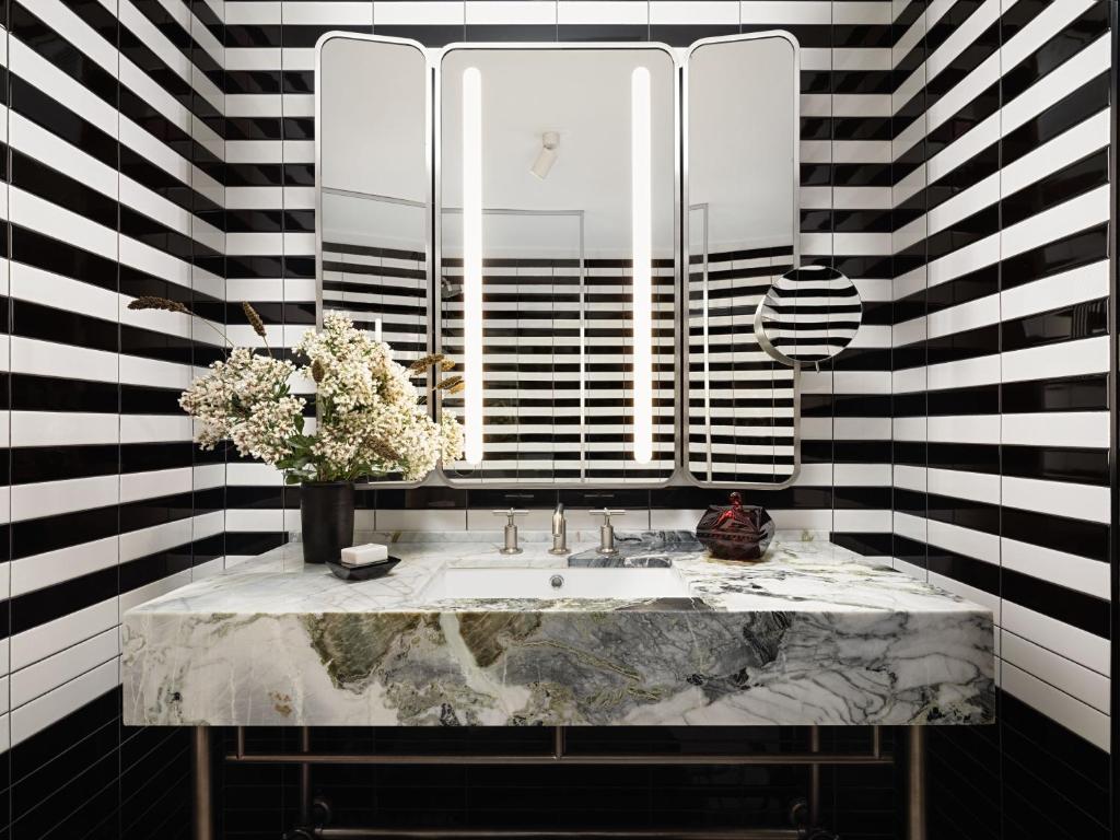 Park Lane King - Image 3