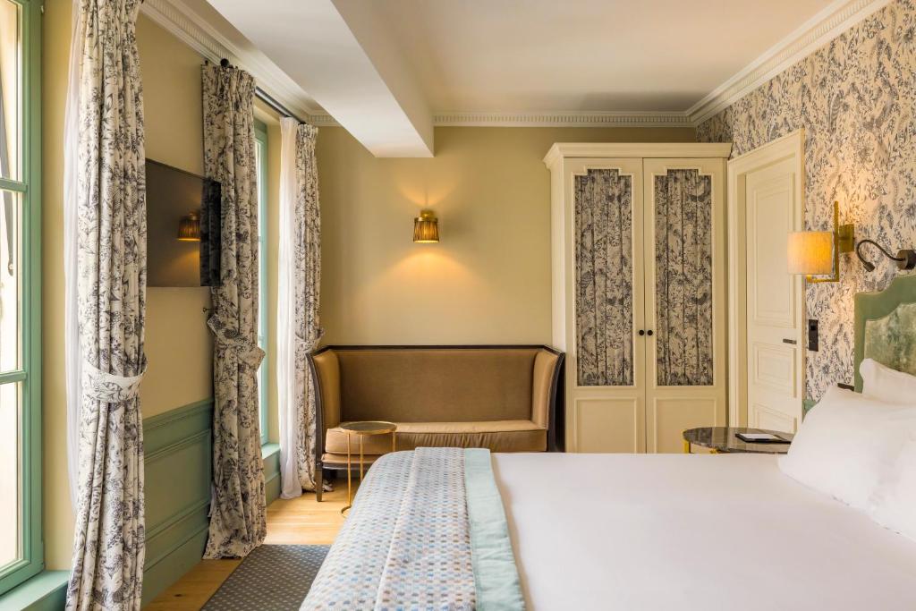 Deluxe Double or Twin Room - Image 8