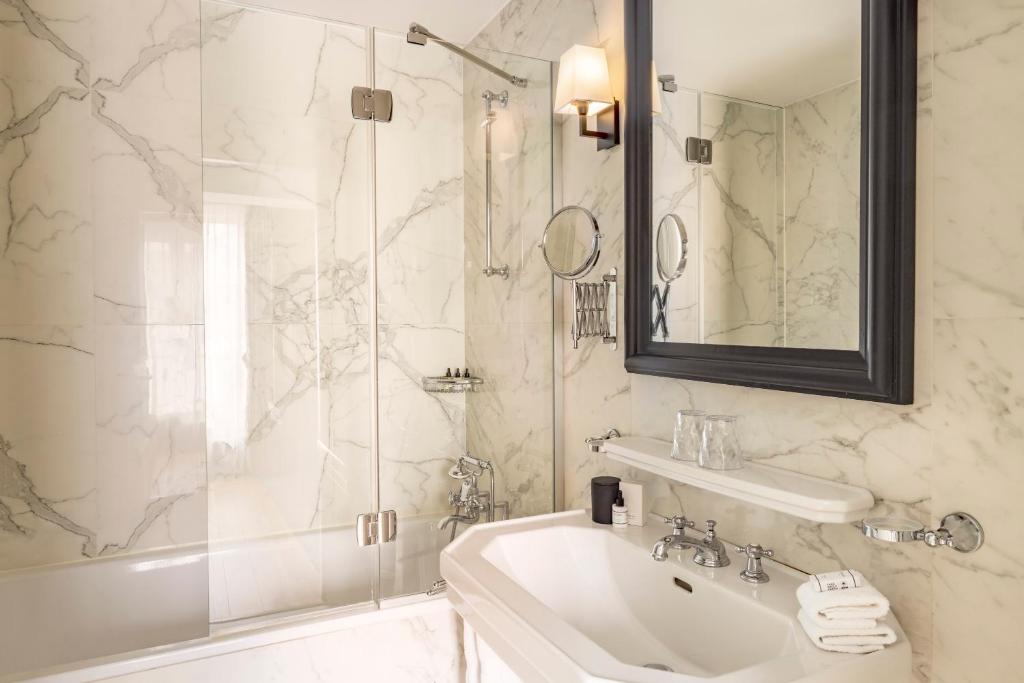 Superior Double or Twin Room - Image 1