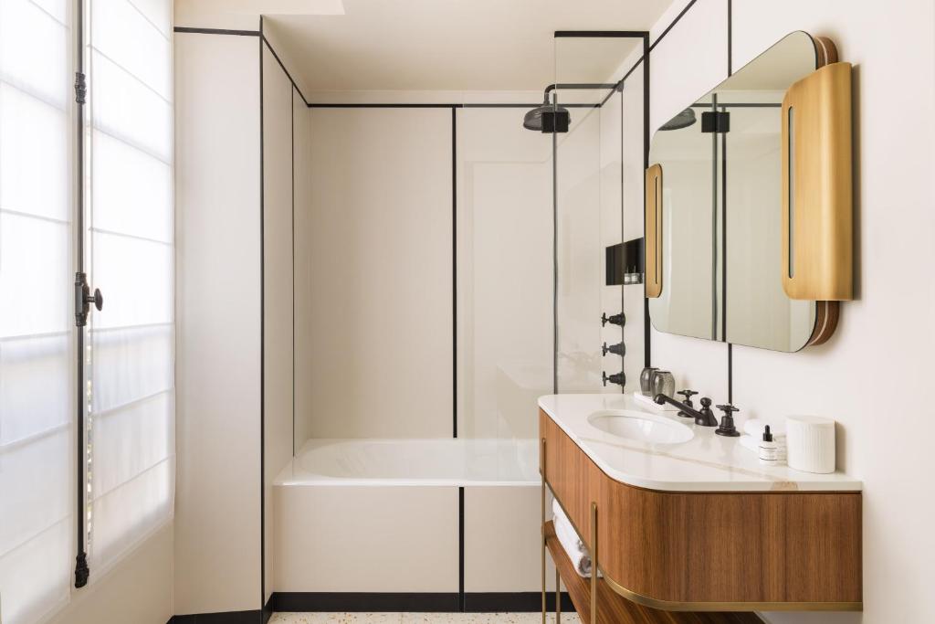 Superior Double or Twin Room - Image 5