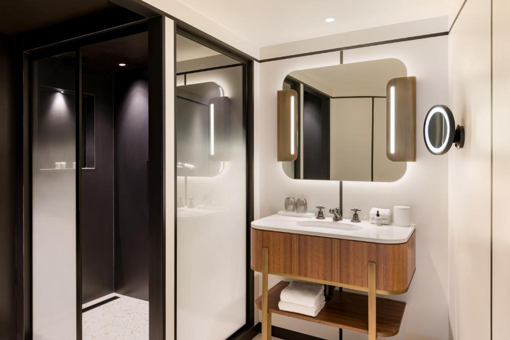 Superior Double or Twin Room - Image 6