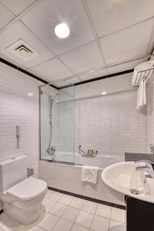 Premier One-Bedroom Apartment - Image 2