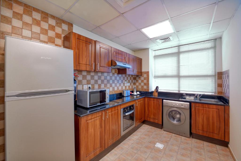 Premier One-Bedroom Apartment - Image 6