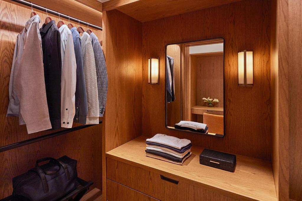 Corner One-Bedroom King Suite - Image 12