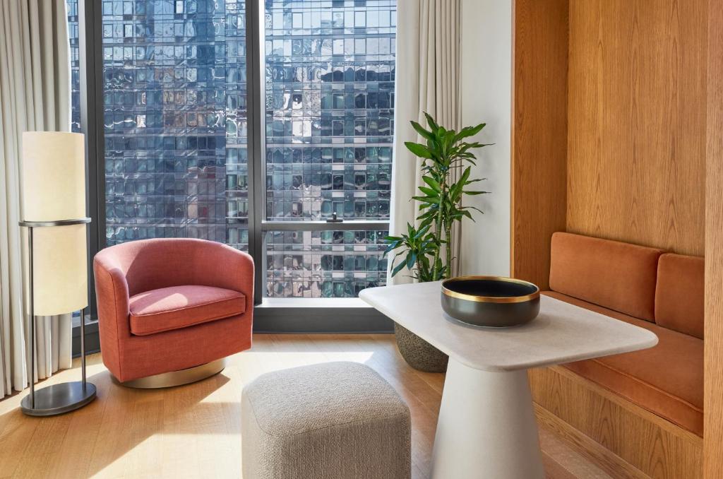 Skyline Alcove Studio - Image 1