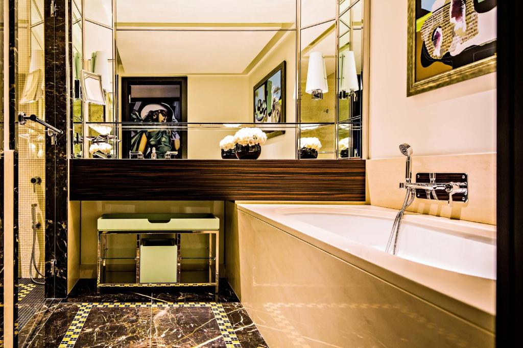 Art Deco Super King, Guest room, 1 Super King - Image 3