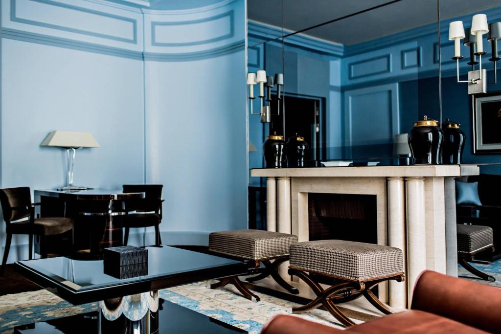 Macassar Suite Super King, 1 Bedroom Suite, 1 Super King, Sofa bed - Image 5