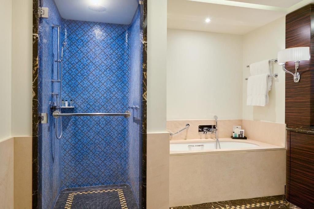 Macassar with View, 1 Bedroom Suite, City view - Image 10