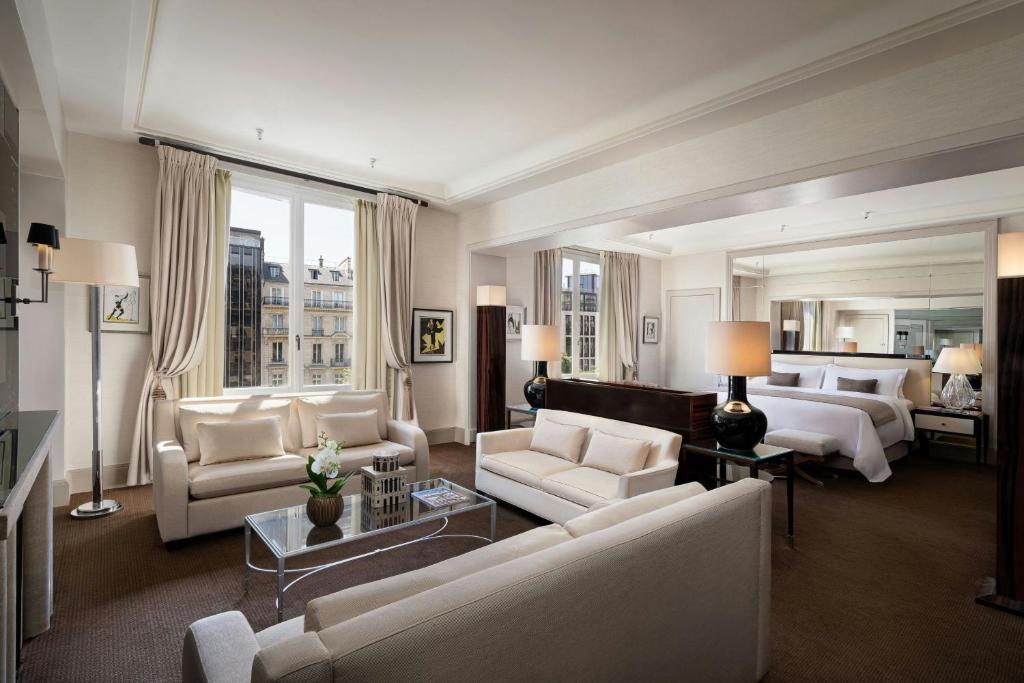 Macassar with View, 1 Bedroom Suite, City view - Image 15