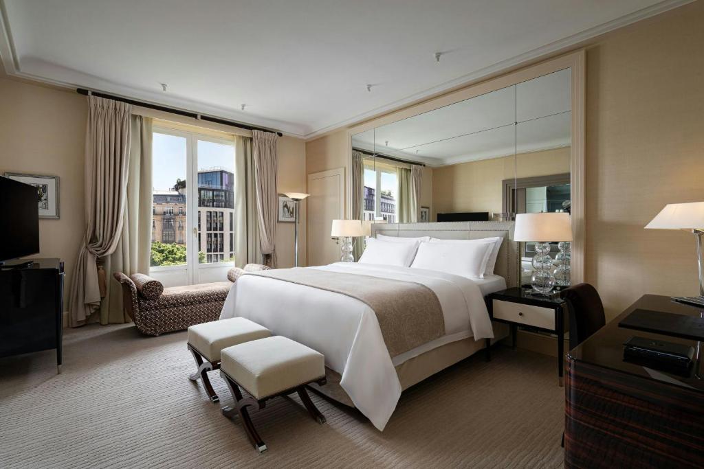 Macassar with View, 1 Bedroom Suite, City view - Image 16