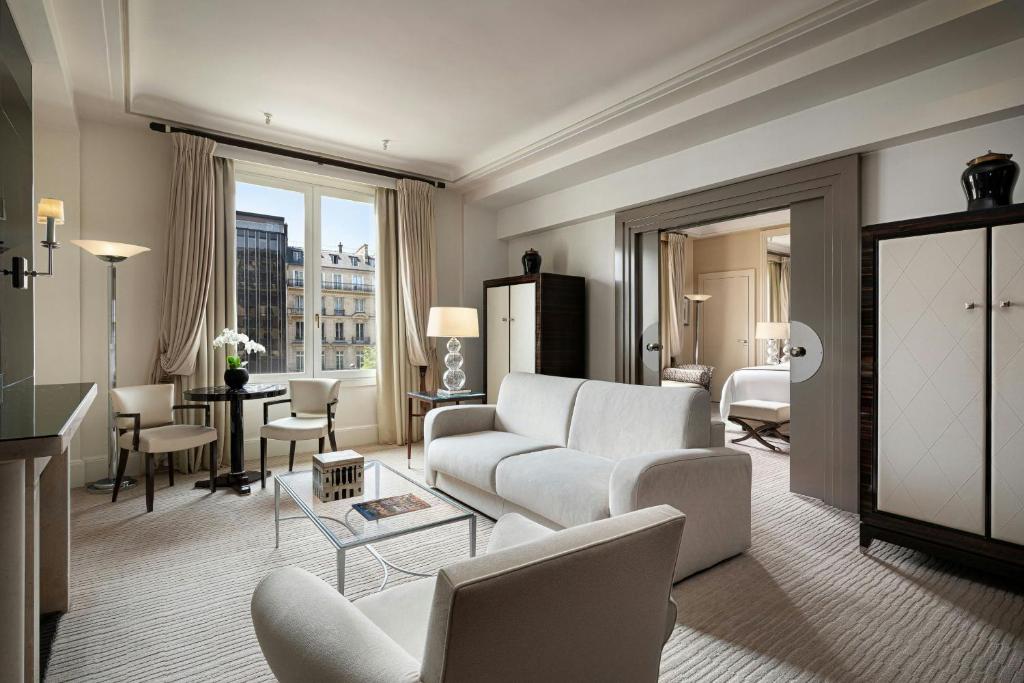 Macassar with View, 1 Bedroom Suite, City view - Image 17