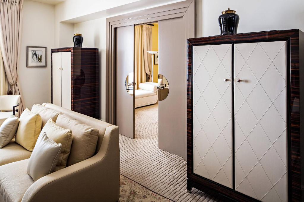 Macassar with View, 1 Bedroom Suite, City view - Image 3