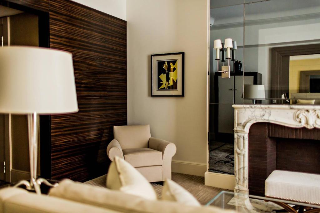 Macassar with View, 1 Bedroom Suite, City view - Image 4