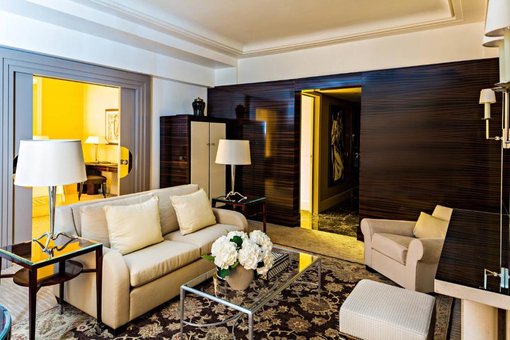 Macassar with View, 1 Bedroom Suite, City view - Image 5