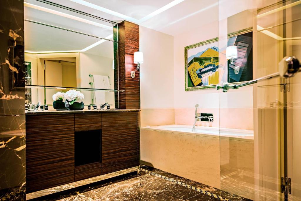 Macassar with View, 1 Bedroom Suite, City view - Image 7