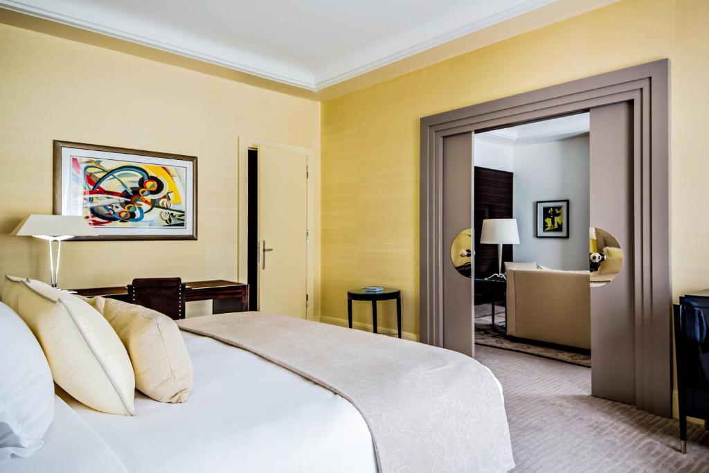 Macassar with View, 1 Bedroom Suite, City view - Image 8