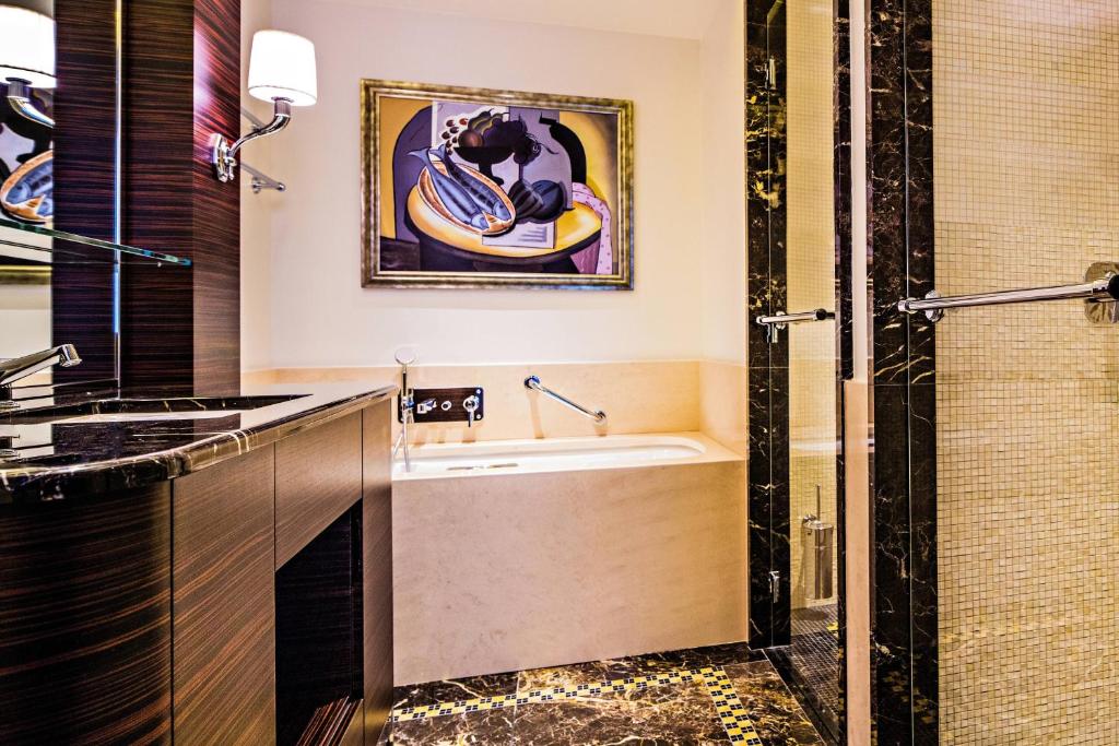 Mosaic Suite with Terrace, 1 Bedroom Suite, 1 Super King, Sofa bed - Image 4