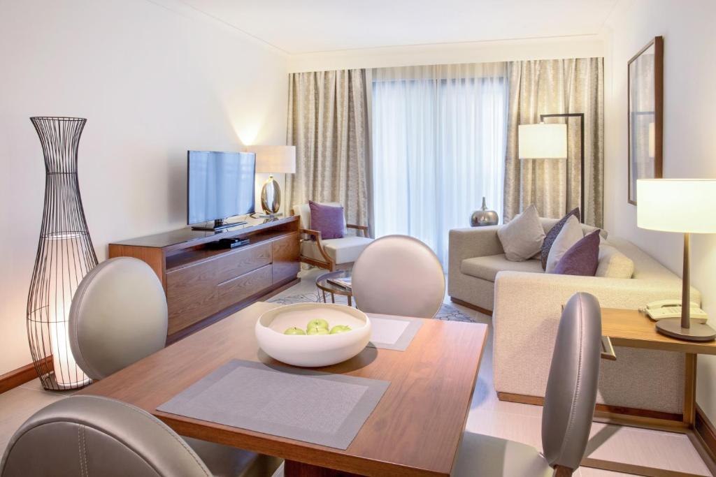 Two-Bedroom Apartment with City View - Image 3